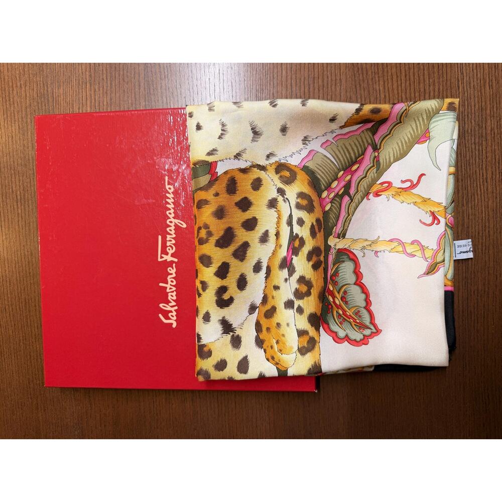 Vintage Salvatore Ferragamo Silk Scarf Cheetah Floral Black Border Made in Italy - Picture 13 of 15